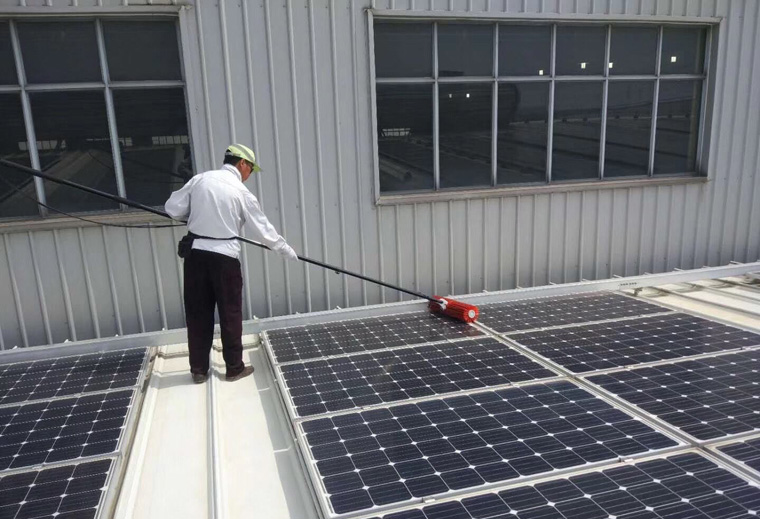 光伏發(fā)電怎么清洗，光伏板清潔要斷電嗎